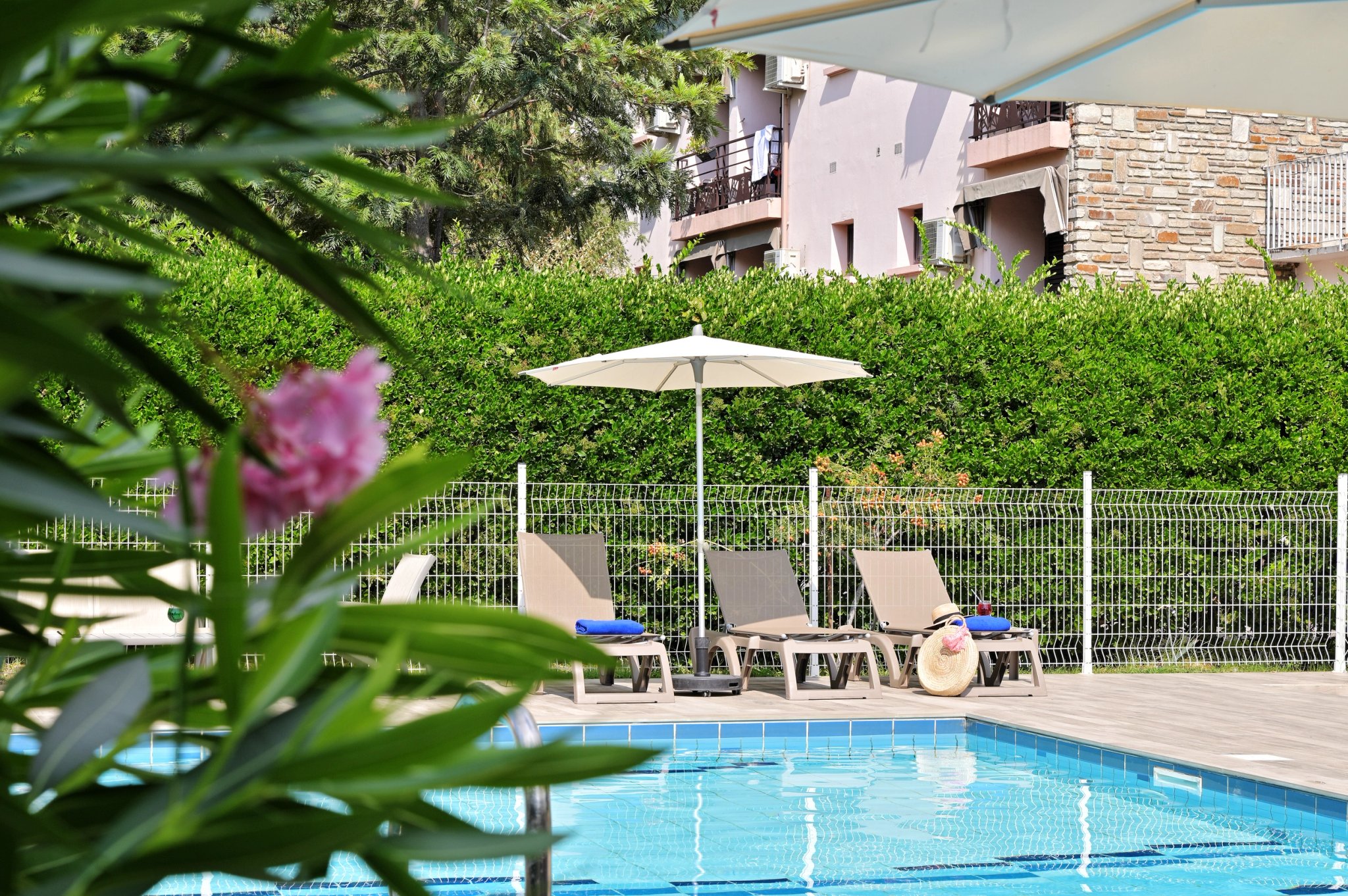 Piscine et services de l’hôtel 3 étoiles à Lucciana