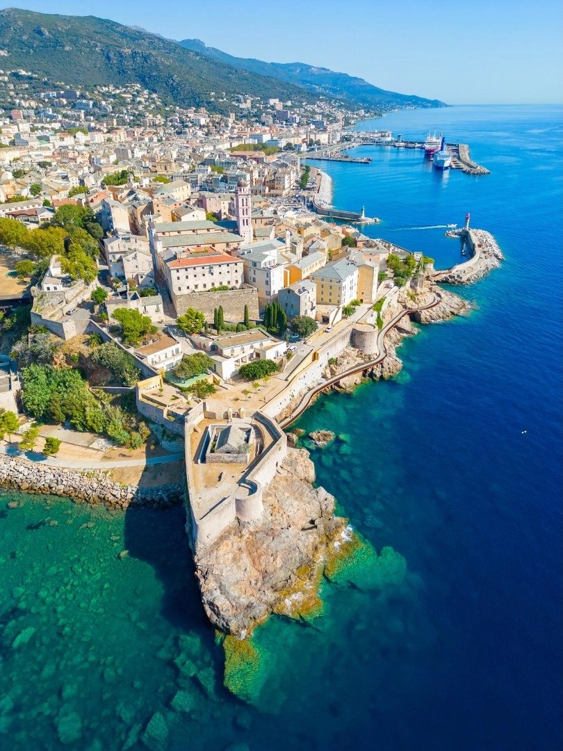 Vue de Bastia et du littoral corse